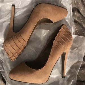 NWOB Aldo Tan Suede Almond Toe Pumps